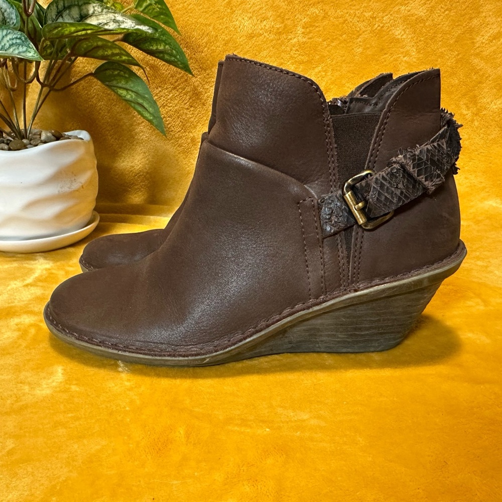 OTBT Rocker wedge short boots-women’s size 8-very good condition

PW
